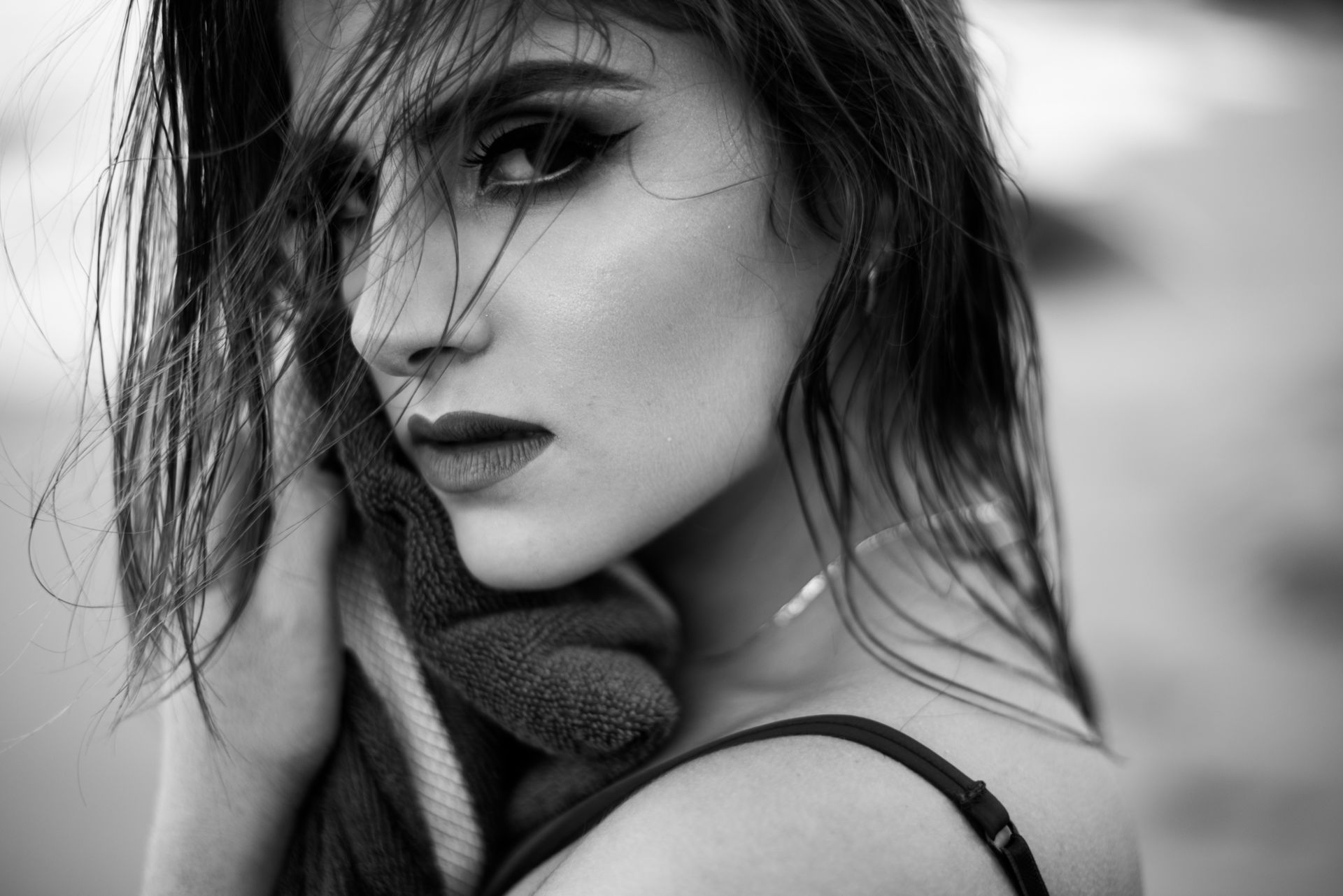 Ensaio Feminino e Monocromático - Bárbara Finco